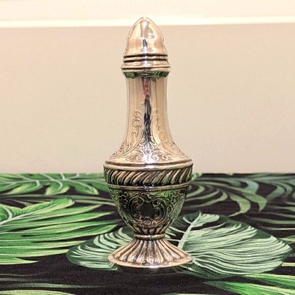 3/$30 Elegant Antique Viking 1034 Genuine Silver Plated Salt and Pepper Shaker - Picture 13 of 13
